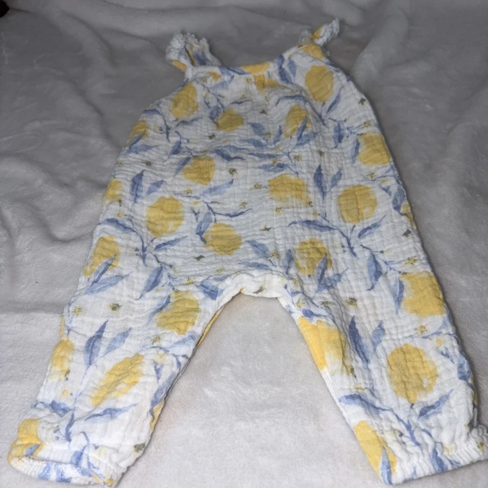 Emily and Oliver Baby Girl Lemon Muslin Romper 0-3 Months Faux Wood‎ Buttons EUC